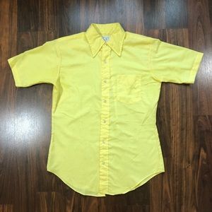 1960s Short Sleeve Yellow Shirt Size Medium EUC